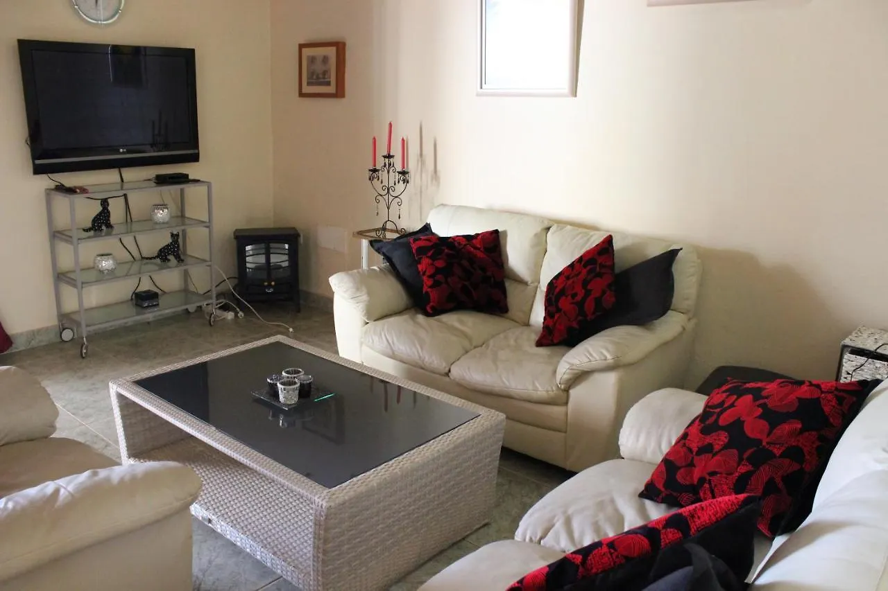 Beautiful 2-Bed Bungalow In Parque Holandes 拉·奥利瓦