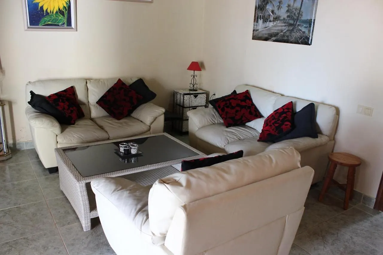 Beautiful 2-Bed Bungalow In Parque Holandes La Oliva