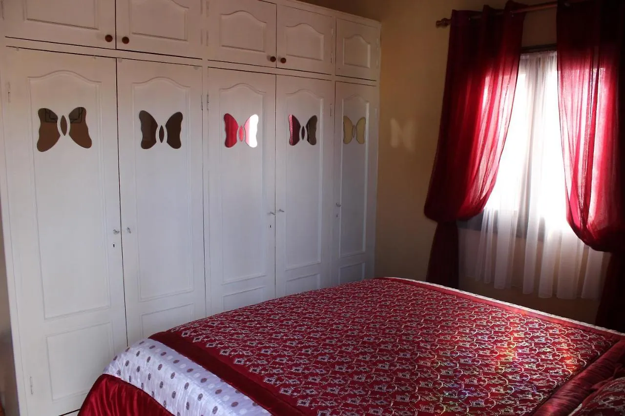 Beautiful 2-Bed Bungalow In Parque Holandes 拉·奥利瓦 公寓